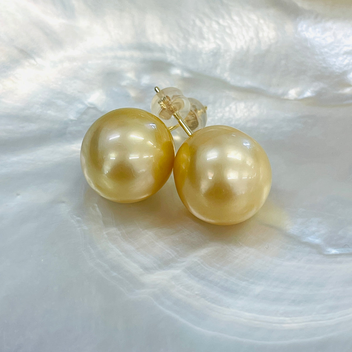 綺麗な輝きです南洋金 ゴールデンパール 南洋白蝶真珠ピアス新品未使用